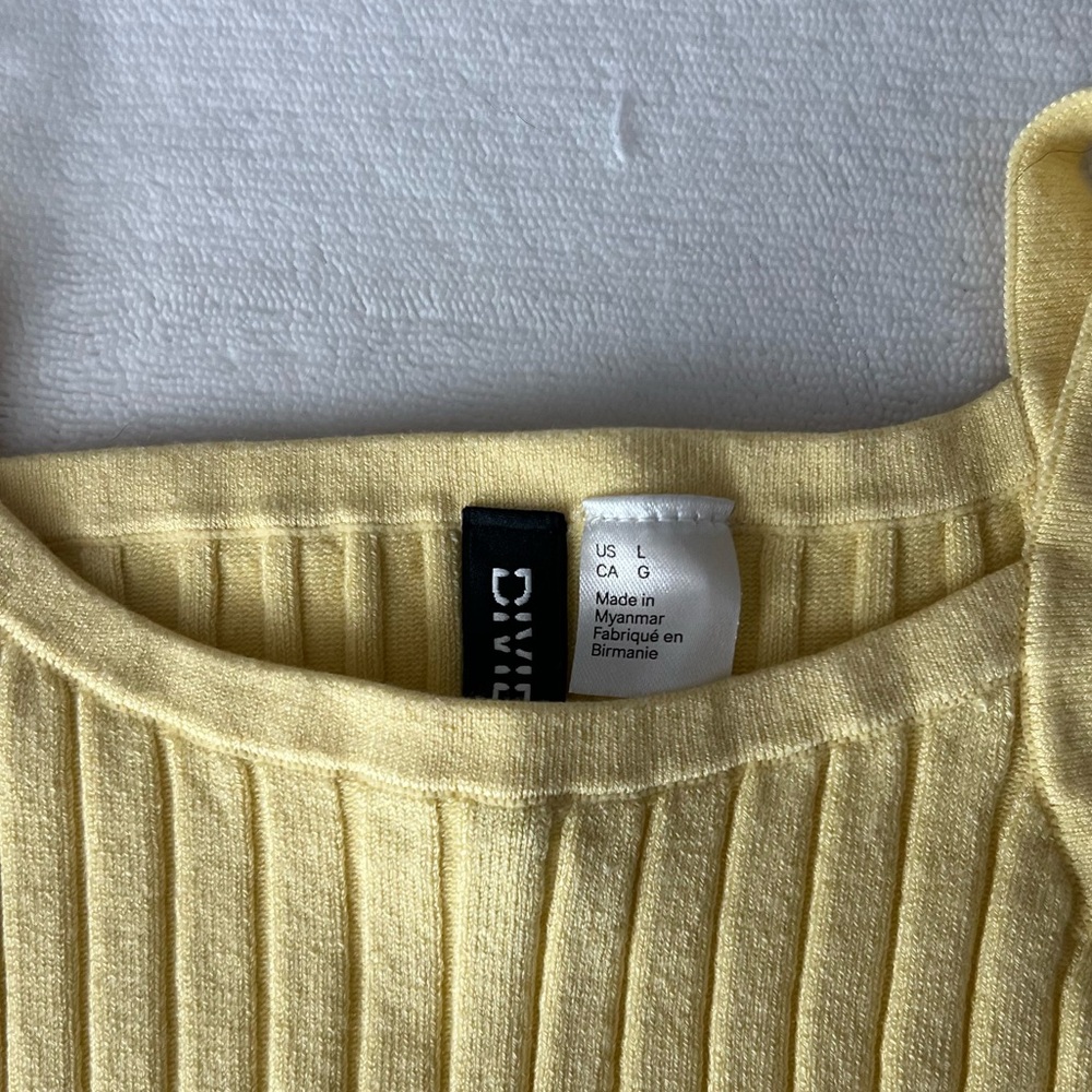 ❤️ H&M | Divided Yellow Ribbed Sweater Tank - Picture 3 of 6